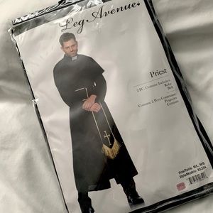 HALLOWEEN COSTUME- PRIEST (MEN SIZE M/L)